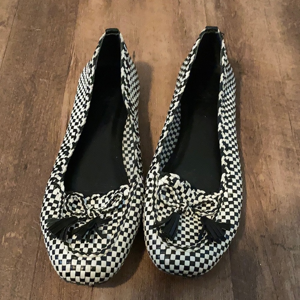 Tory Burch Russell black and white size 8 loafers